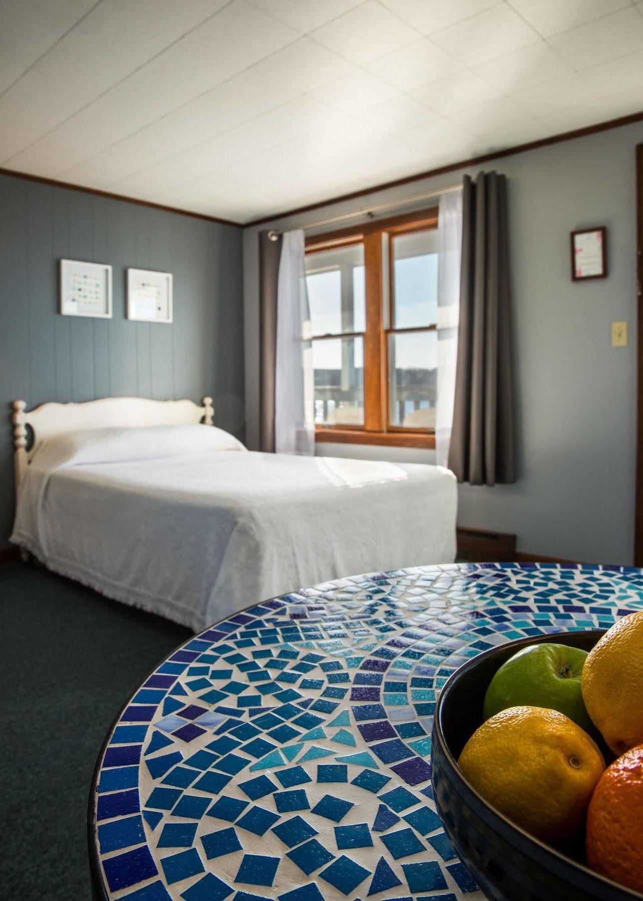 Bearskin Neck Motor Lodge Рокпорт Экстерьер фото